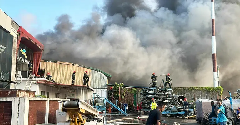 অগ্নি দুর্ঘটনায় ক্ষতিগ্রস্ত বিমান বন্দরের কার্গো ভিলেজ